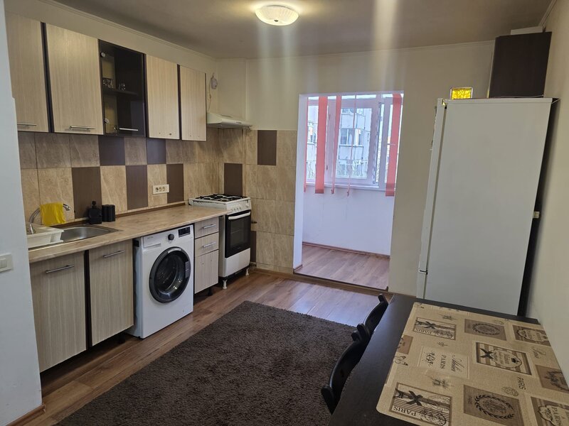 Piata Rahova, chiar pe strada Croitoru Vasile, intersectie Calea Rahova